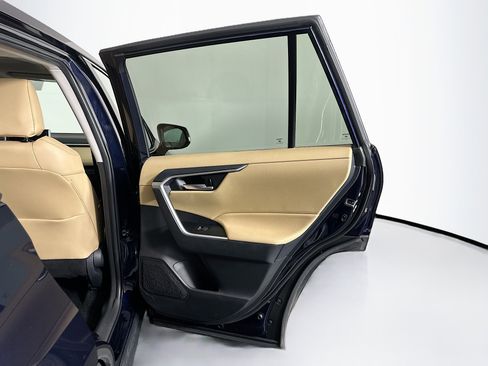 Used 2025 Toyota RAV4 XLE Premium image 32