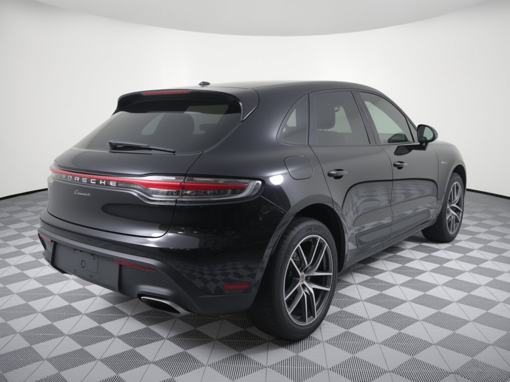 Used 2023 Porsche Macan AWD/4WD image 9