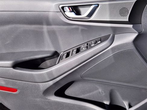 Used 2019 Hyundai Ioniq Electric image 6