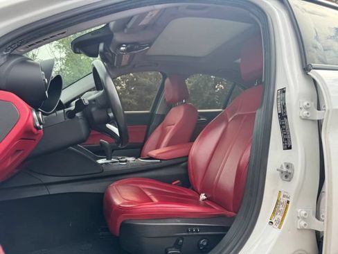 Used 2021 Alfa Romeo Giulia Sprint w/ Sun & Sound Package AWD/4WD image 17