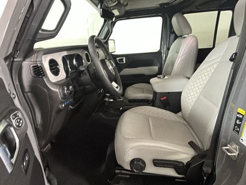 Used 2023 Jeep Wrangler Unlimited Sahara AWD/4WD image 12