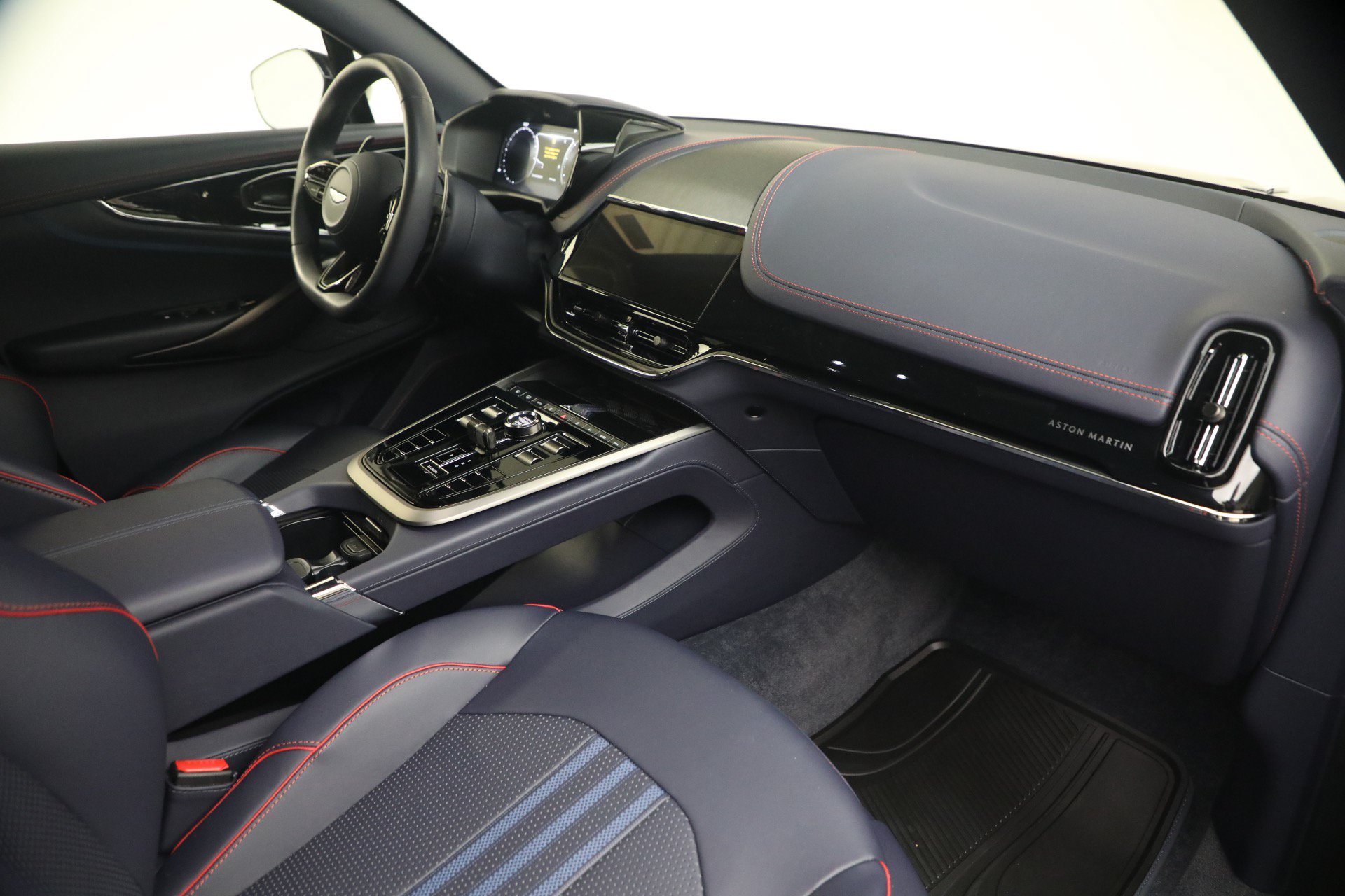 Used 2025 Aston Martin DBX 707 AWD/4WD image 22
