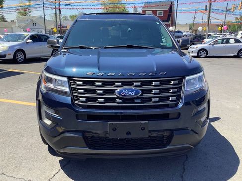 Used 2017 Ford Explorer XLT w/ Equipment Group 202A AWD/4WD image 2