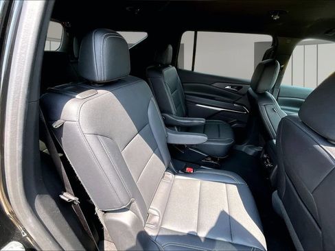 Used 2025 Chevrolet Traverse LT AWD/4WD image 25