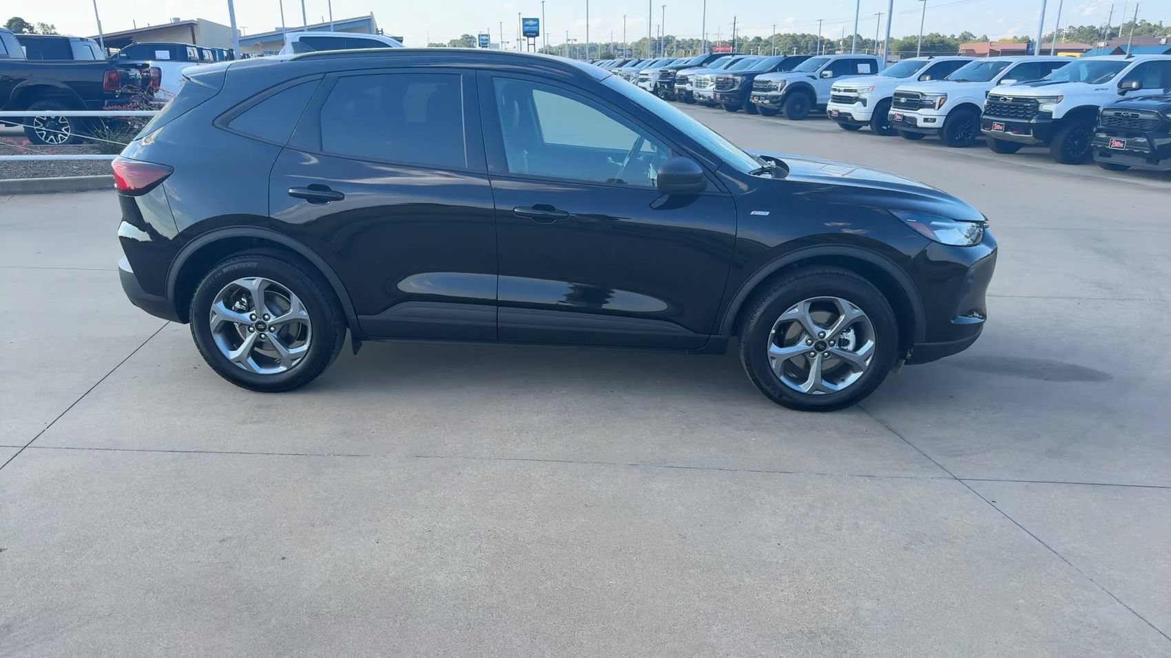 Used 2025 Ford Escape ST-Line AWD/4WD image 2