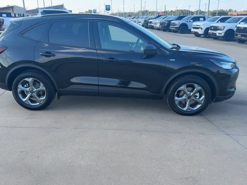 Used 2025 Ford Escape ST-Line AWD/4WD image 2