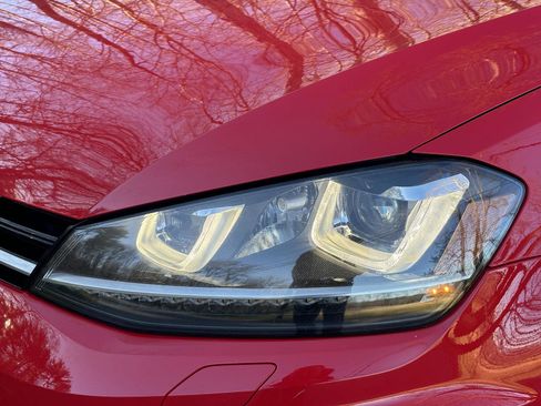 Used 2016 Volkswagen Golf R 4-Door image 22