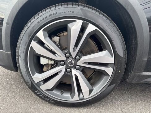 Certified 2025 Volvo V60 B5 Cross Country Plus AWD/4WD image 8
