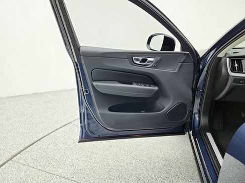 Certified 2025 Volvo XC60 B5 Plus w/ Climate Package AWD/4WD image 28
