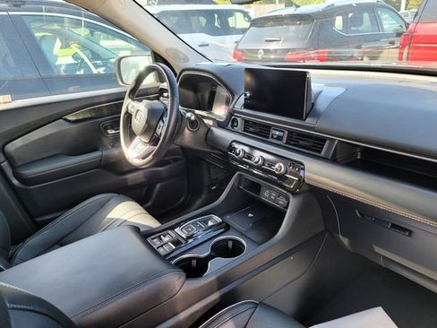 Used 2024 Honda Pilot Elite image 4