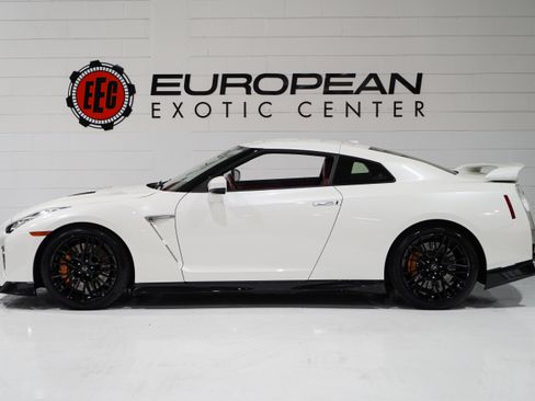 Used 2021 Nissan GT-R Premium AWD/4WD image 7
