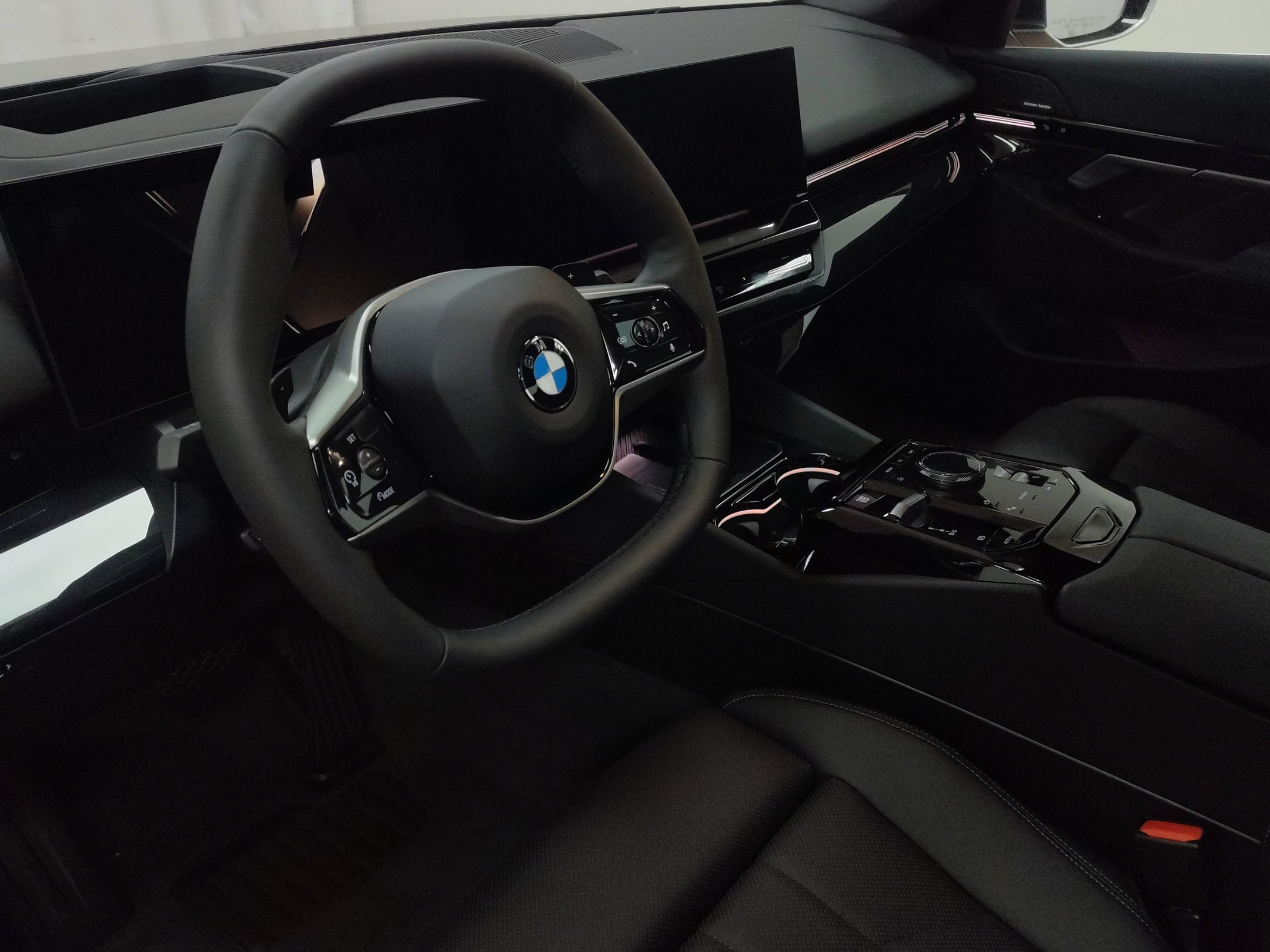 Used 2026 BMW 530i xDrive AWD/4WD image 4