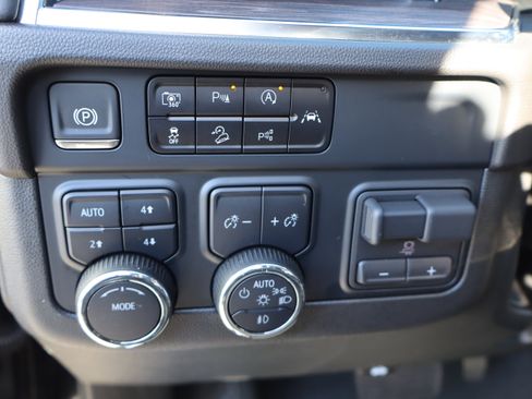 Certified 2025 Chevrolet Suburban Z71 w/ Sun And Tow Package image 19