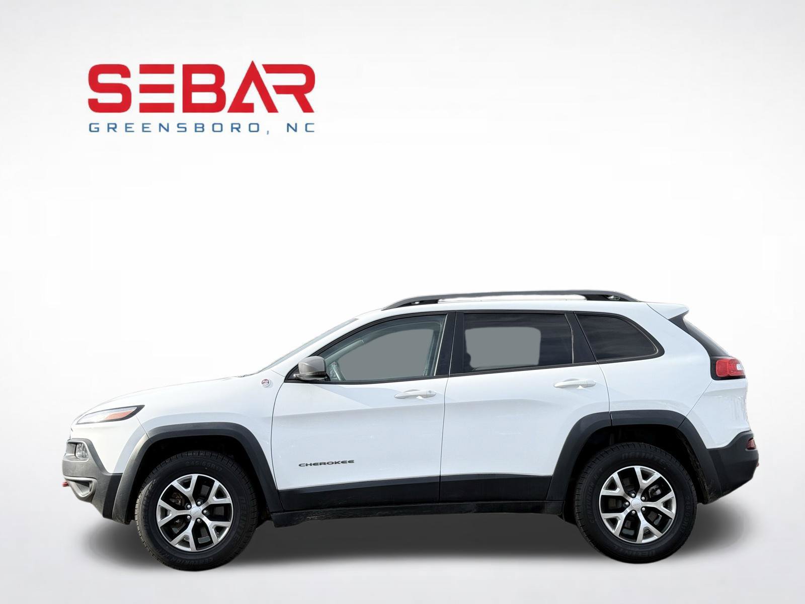 Used 2017 Jeep Cherokee Trailhawk AWD/4WD image 14