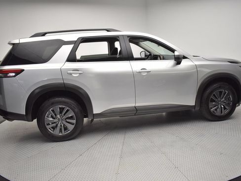 Used 2025 Nissan Pathfinder SV AWD/4WD image 4