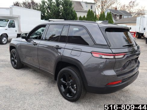 Used 2024 Jeep Grand Cherokee Limited w/ Black Appearance Package image 8