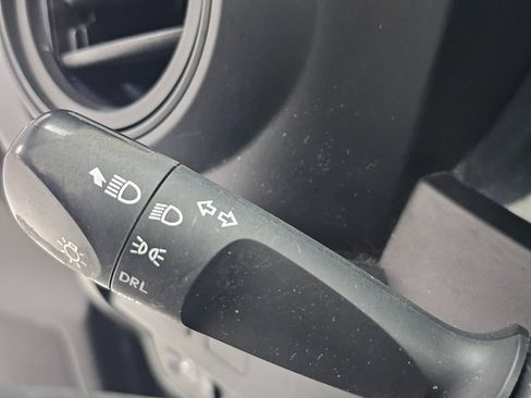 Used 2021 Toyota Tacoma SR w/ SR Convenience Package image 17