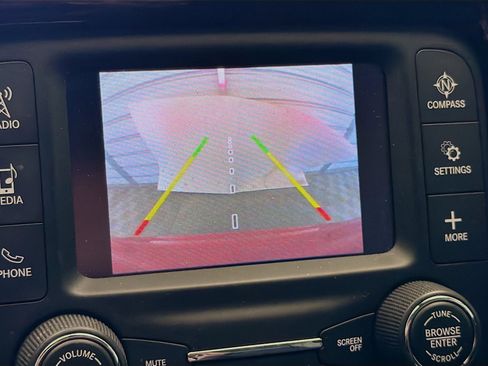 Used 2018 Jeep Compass Latitude FWD image 14