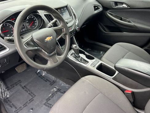 Used 2019 Chevrolet Cruze LS FWD image 11