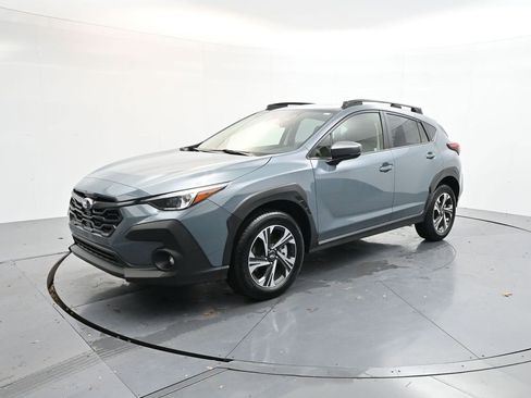 Used 2024 Subaru Crosstrek 2.0i Premium image 3