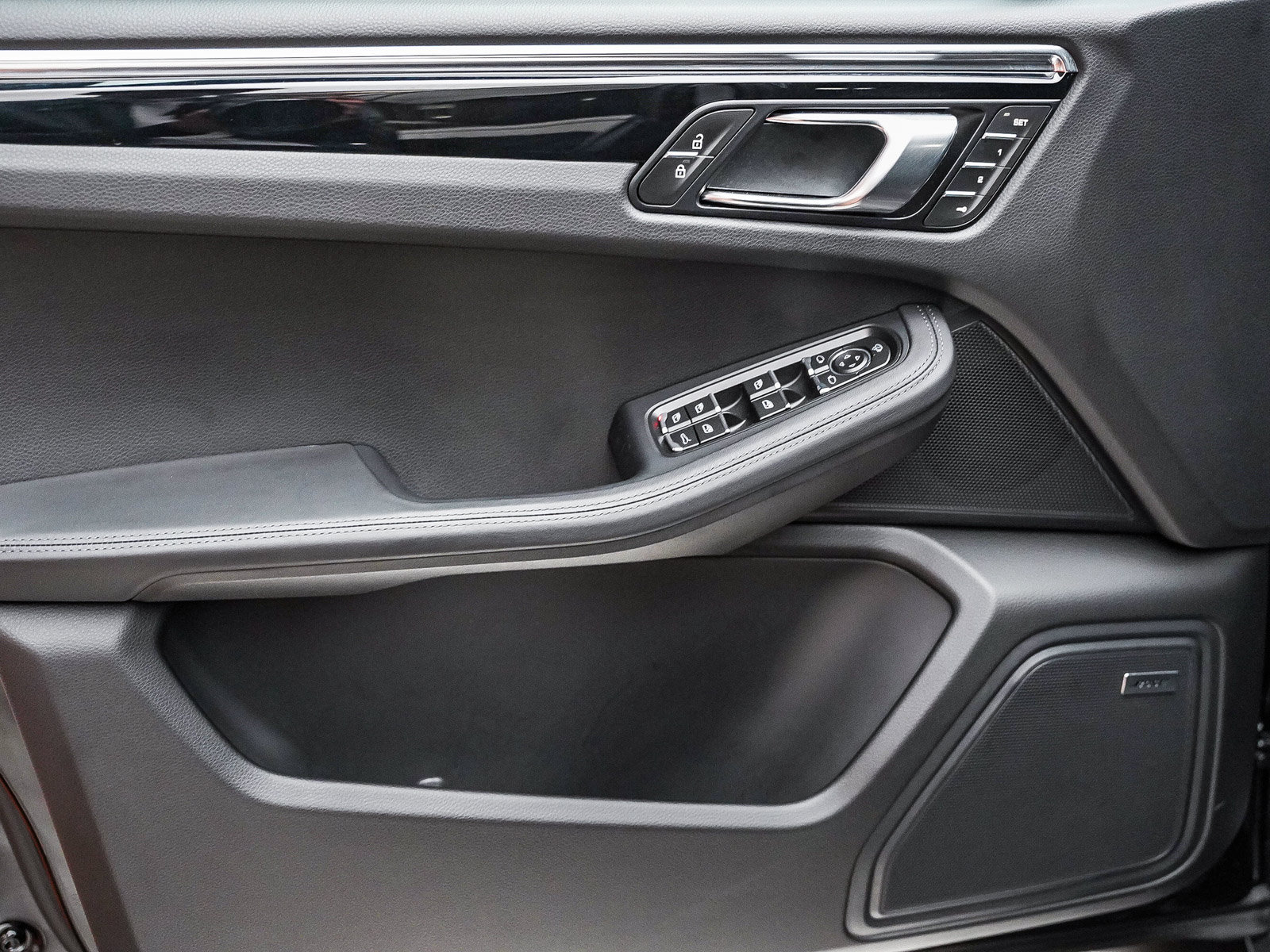 Certified 2026 Porsche Macan AWD/4WD image 26
