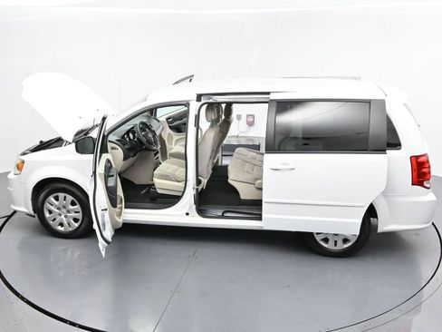 Used 2017 Dodge Grand Caravan SE FWD image 31