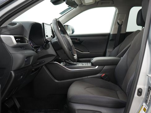 Used 2020 Toyota Highlander L AWD/4WD image 24