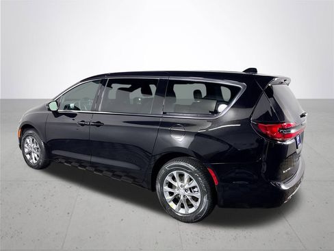 New 2026 Chrysler Pacifica Select image 8