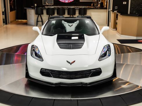 Used 2019 Chevrolet Corvette Z06 RWD image 9