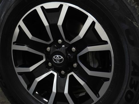 Used 2023 Toyota Tacoma TRD Sport w/ Advanced Technology Package image 10