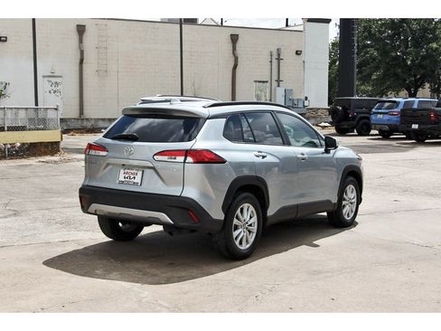 Used 2022 Toyota Corolla Cross LE w/ Moonroof Package FWD image 3