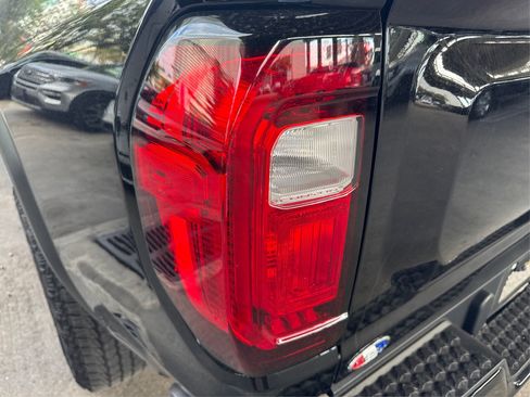 Used 2024 GMC Canyon Elevation image 17