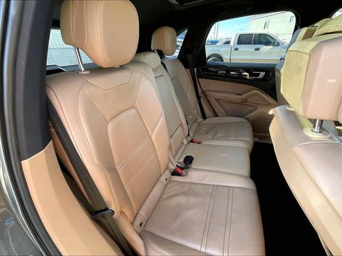 Used 2019 Porsche Cayenne image 19