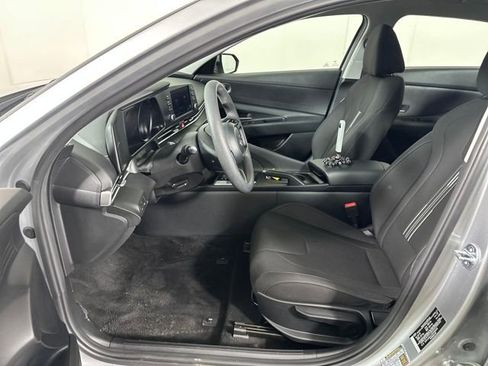 Used 2023 Hyundai Elantra SEL image 11