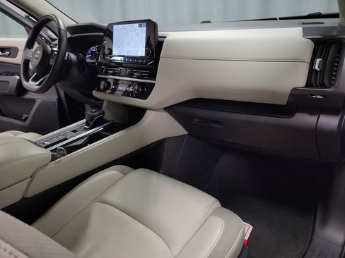 Used 2024 Nissan Pathfinder SL w/ Black Appearance Package FWD image 35