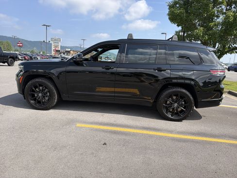 Used 2025 Jeep Grand Cherokee L Summit AWD/4WD image 10
