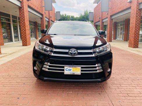 Used 2019 Toyota Highlander Limited Platinum image 2