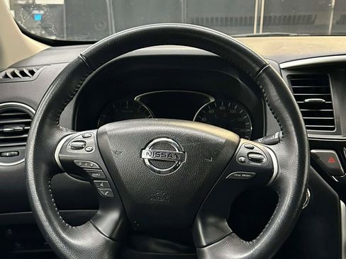 Used 2020 Nissan Pathfinder SV image 49