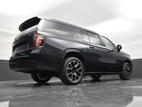 Used 2024 Chevrolet Suburban RST w/ Luxury Package RWD image 25