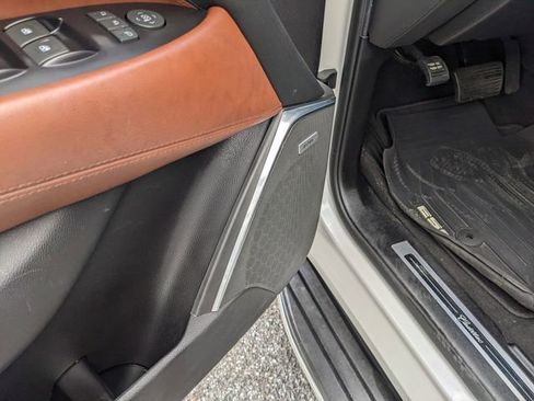 Used 2019 Cadillac Escalade Luxury AWD/4WD image 24