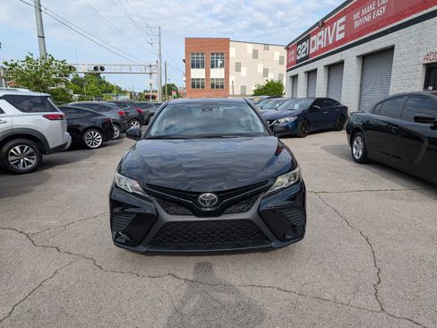 Used 2020 Toyota Camry SE FWD image 4