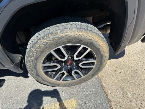 Used 2019 GMC Sierra 1500 AT4 w/ AT4 Premium Package image 9