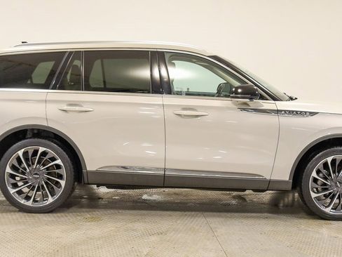 Used 2023 Lincoln Aviator Reserve w/ Equipment Group 201A image 13