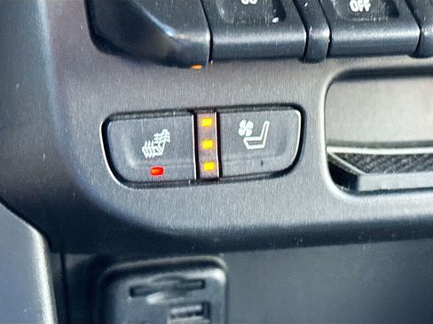 Used 2022 GMC Canyon Denali image 20