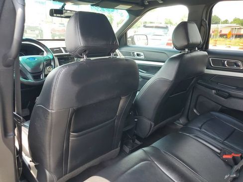 Used 2016 Ford Explorer XLT w/ Equipment Group 202A FWD image 18