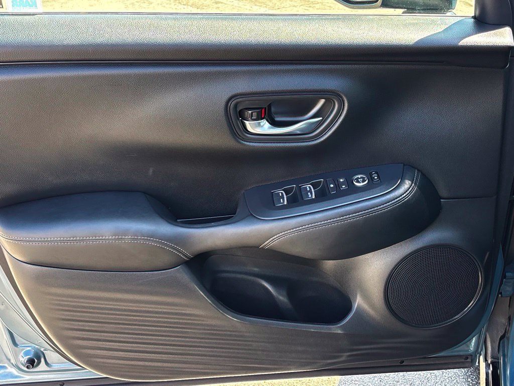 Used 2025 Honda HR-V EX-L image 10