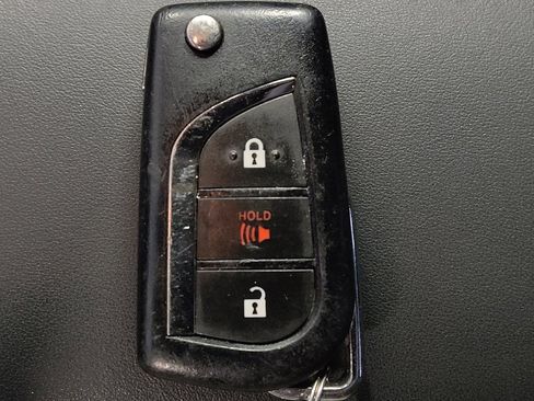 Used 2018 Toyota C-HR XLE image 32