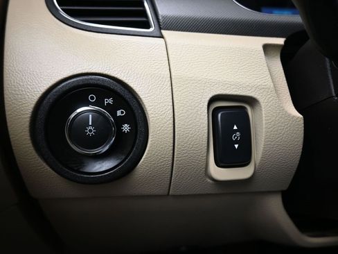 Used 2018 Ford Taurus SE image 23