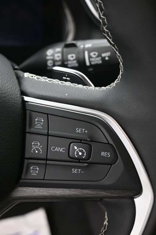 Used 2024 Jeep Grand Cherokee L Limited AWD/4WD image 19