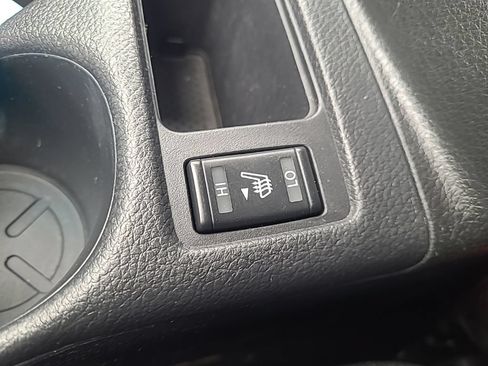 Used 2018 Nissan Rogue SV AWD/4WD image 25